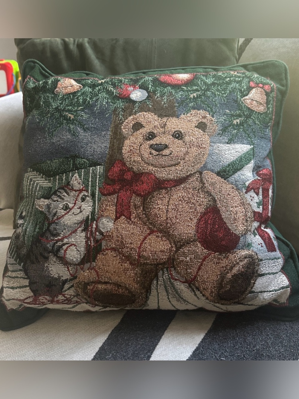 Vintage Newport Christmas Pals Holiday Tapestry Throw Pillow Green Trim 16x16